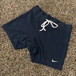 COMFY & STRETCHY NIKE SHORTS
